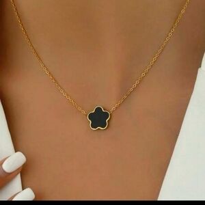 Clover Design 18K Gold Plated Pendant Necklace.